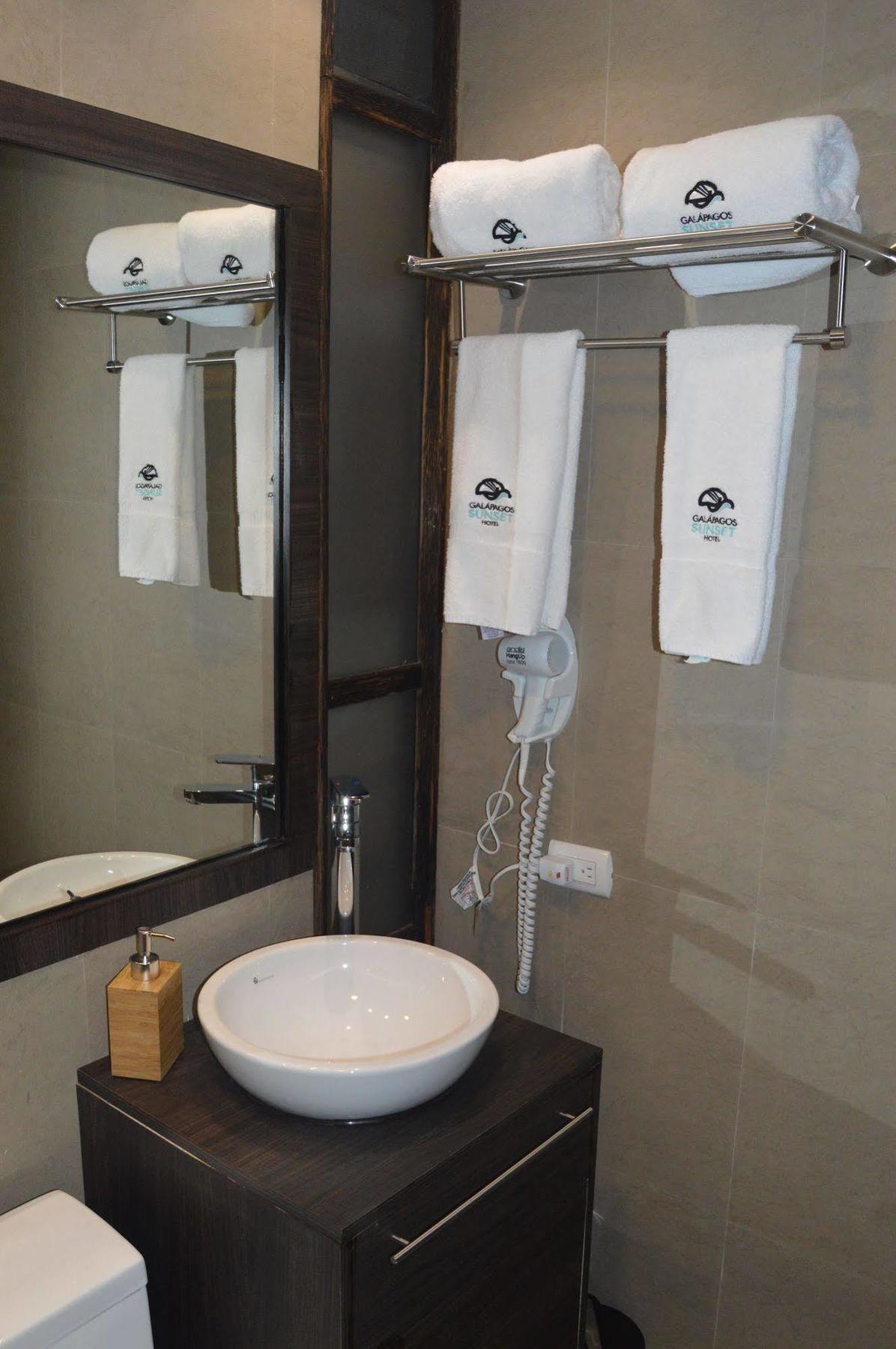 Galapagos Sunset Hotel 푸에르토 바케리조 모레노 외부 사진